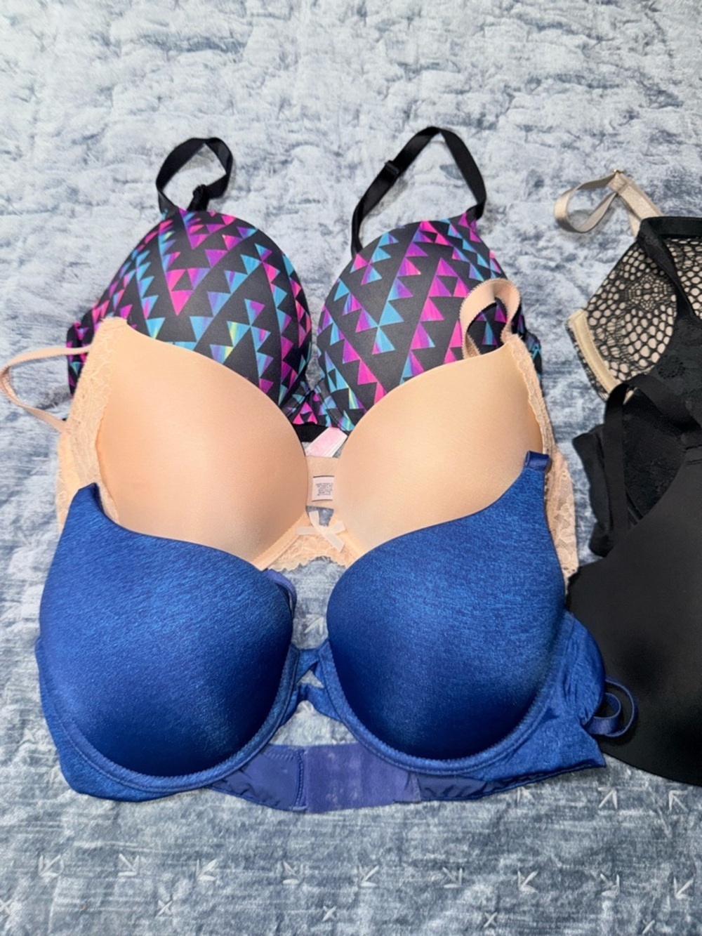 Victoria Secret bundle size 34D - Picture 2 of 8